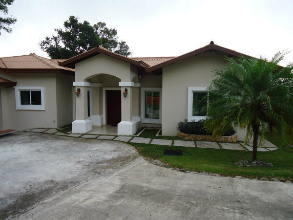 FRONT OF THE HOME CHIRIQUI - BOQUETE - VOLCANCITO