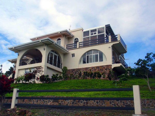FRONT OF HOUSE