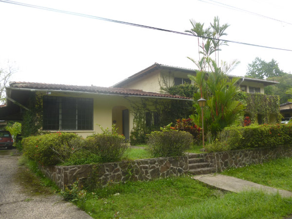 2 STORY HOME FOR SALE, MOUNTAIN VIEW PROPERTY, COUTRYSIDE RESIDENCE, LAS CUMBRES, PANAMA CITY, PANAMA HOME FOR SALE IN LAS CUMBRES, MOUNTAIN VIEW, PANAMA CITY, PANAMA, CASA SE VENDE EN LAS CUMBRES
