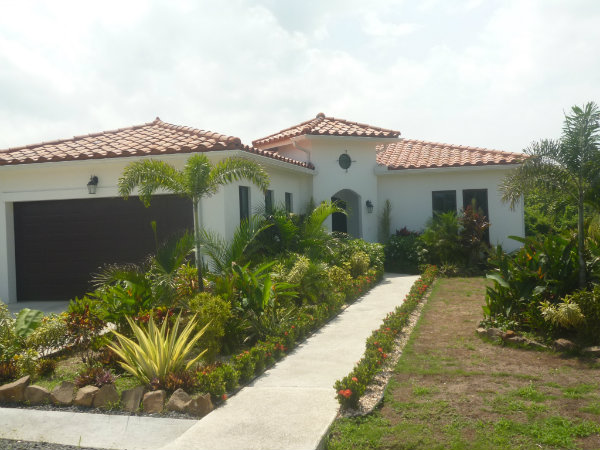 MOUNTAIN VIEW HOME FOR SALE IN SAN CARLOS, PANAMA HOUSE FOR SALE WITHIN GATED COMMUNITY OF HACIENDA PACIFICA