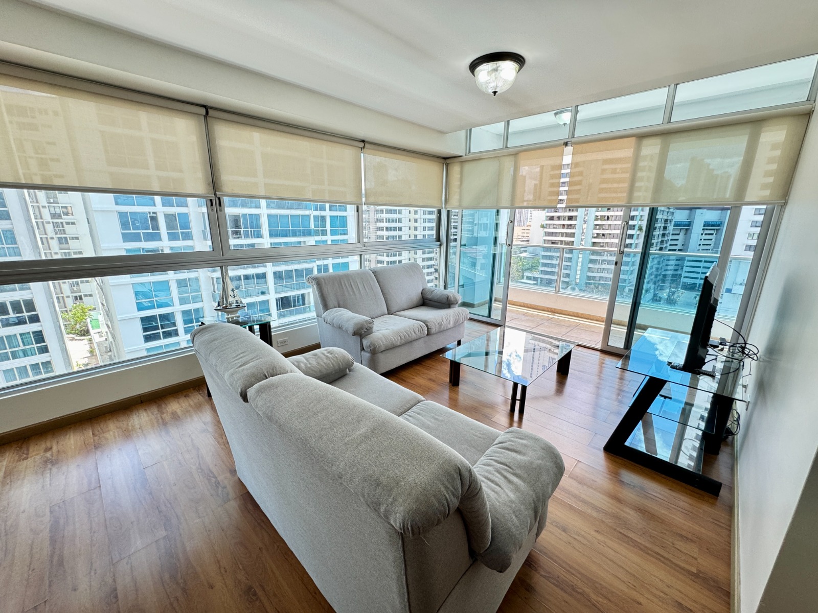 PANAMA CITY AVENIDA BALBOA BAYFRONT 1 BDRM BALCONY CITY VIEW