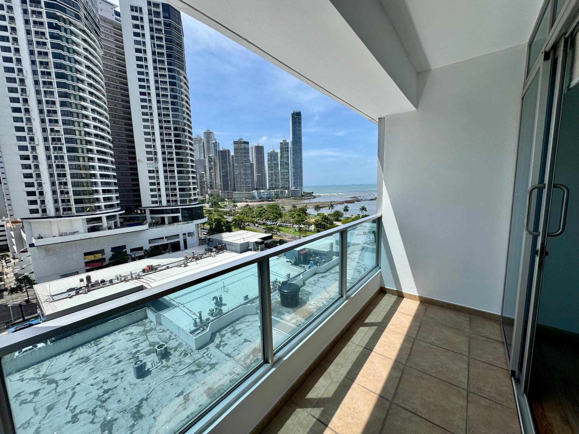 PANAMA CITY AVENIDA BALBOA BAYFRONT 1 BDRM BALCONY CITY VIEW