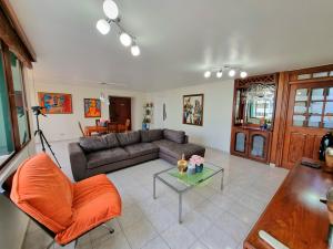 Panama furnished condo rental living and dinning room 