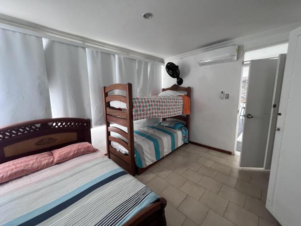 Large CRISTOFORO COLOMBO 3 bedroom Condo EL LAGUITO Cartagena