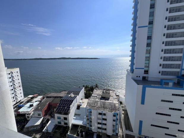 Large CRISTOFORO COLOMBO 3 bedroom Condo EL LAGUITO Cartagena