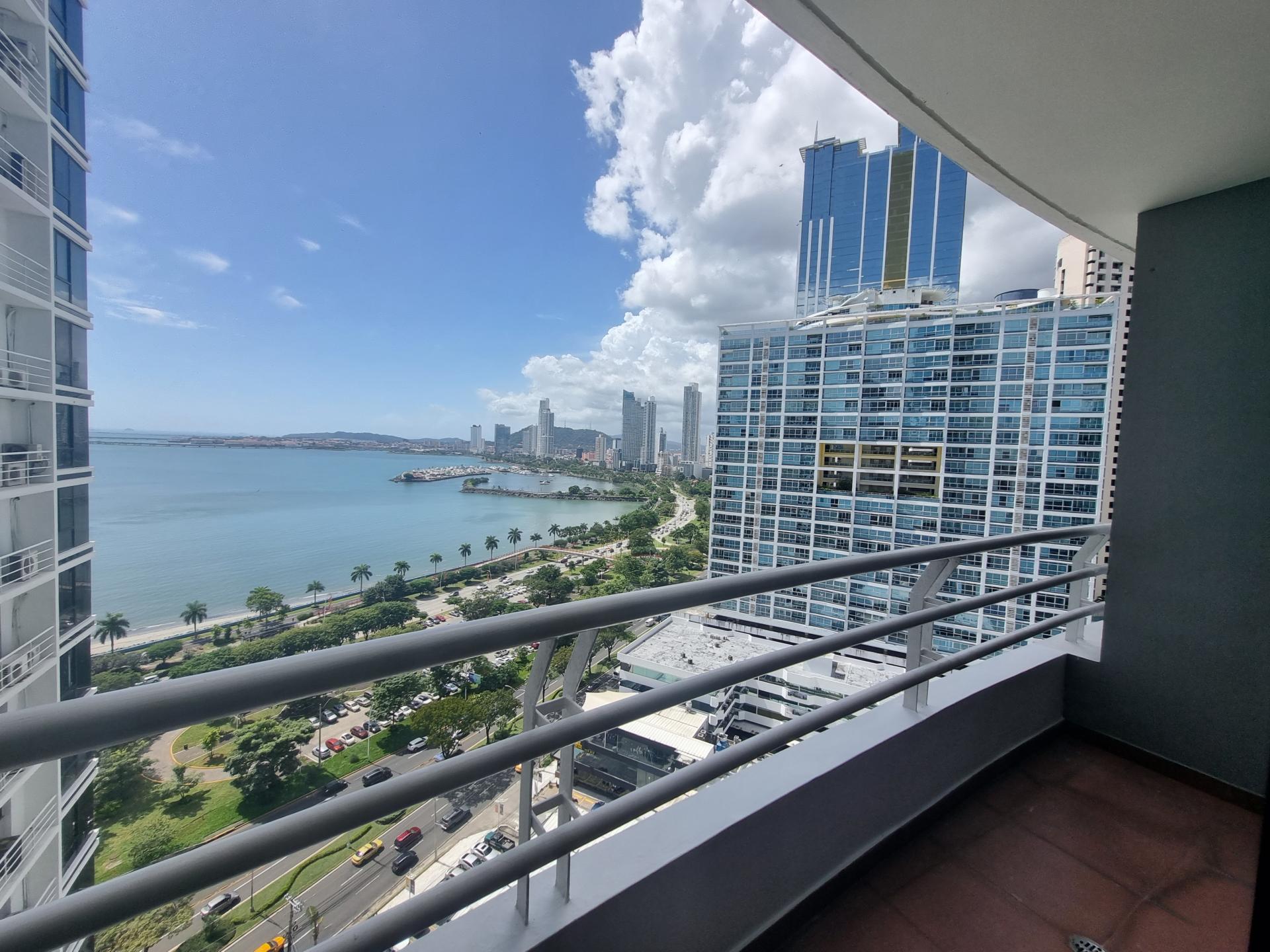Apartamento Amoblado de 3 Recámaras con Vista al Mar | PH Los Delfines