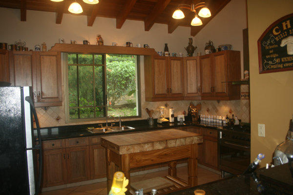 OPEN KITCHEN IN THE 3 BEDROOM HOME FOR SALE ALTOS DEL MARIA PANAMA