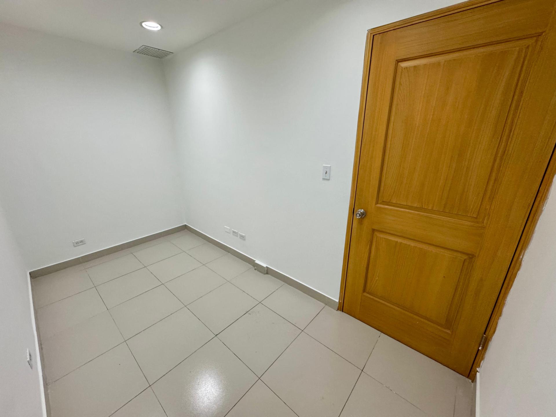 LA OFICINA 32C ES UN ESPACIO DE 8.2 MT2 UBICADO EN PLAZA PAITILLA