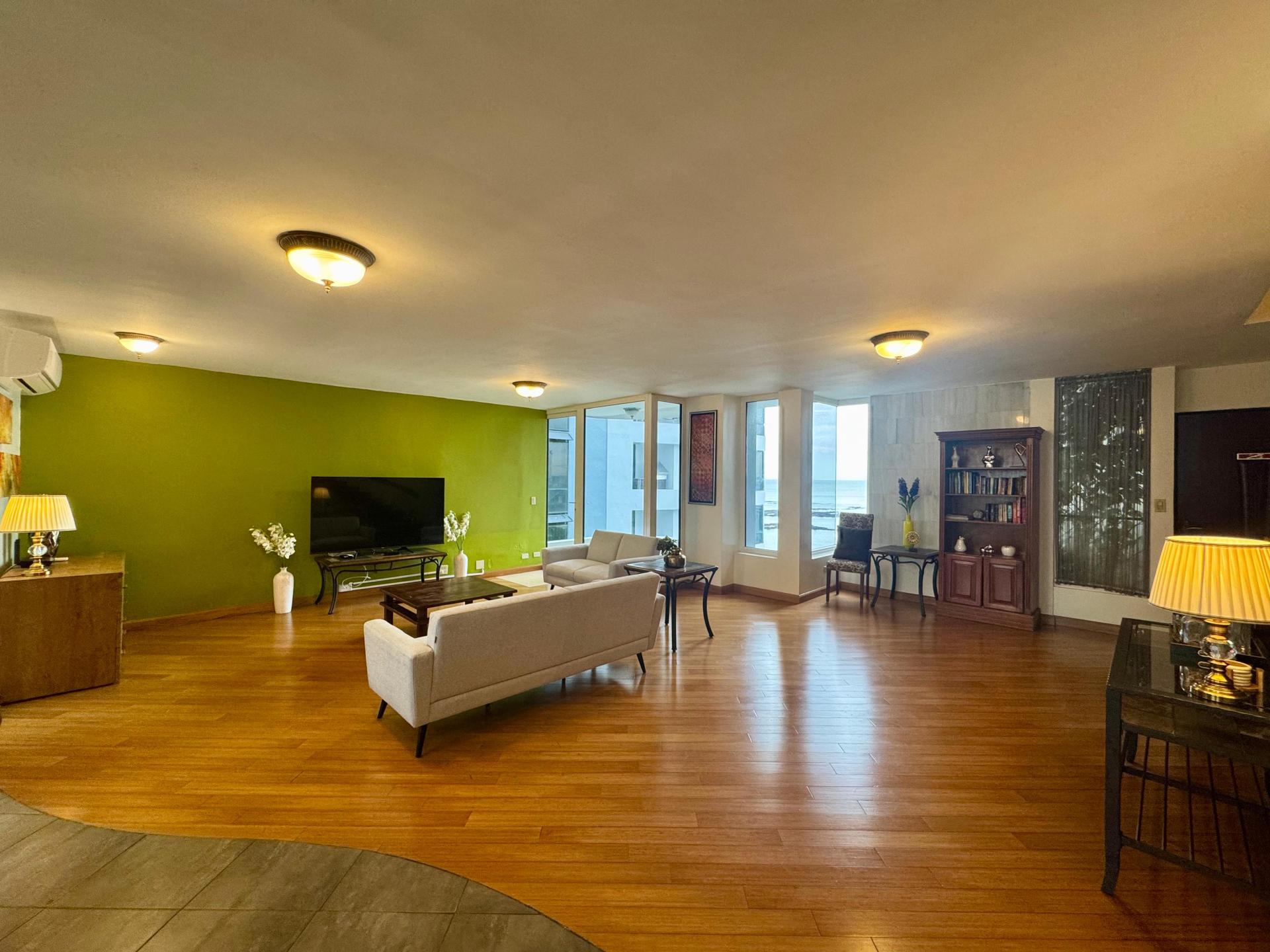 AVENIDA BALBOA OCEANFRONT, PANAMA CITY 2 BDRM PENTHOUSE LA GAVIOTA