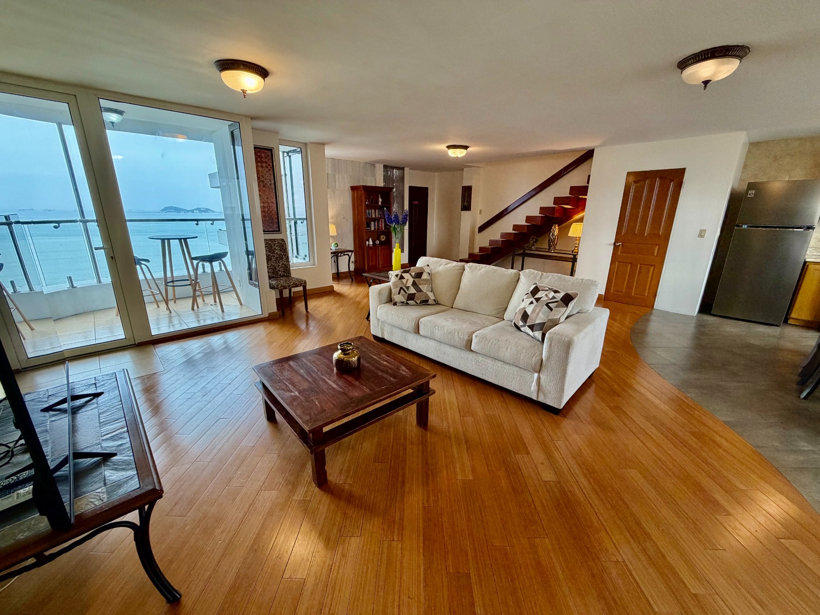 Penthouse Amoblado en La Gaviota Avenida Balboa Panamá