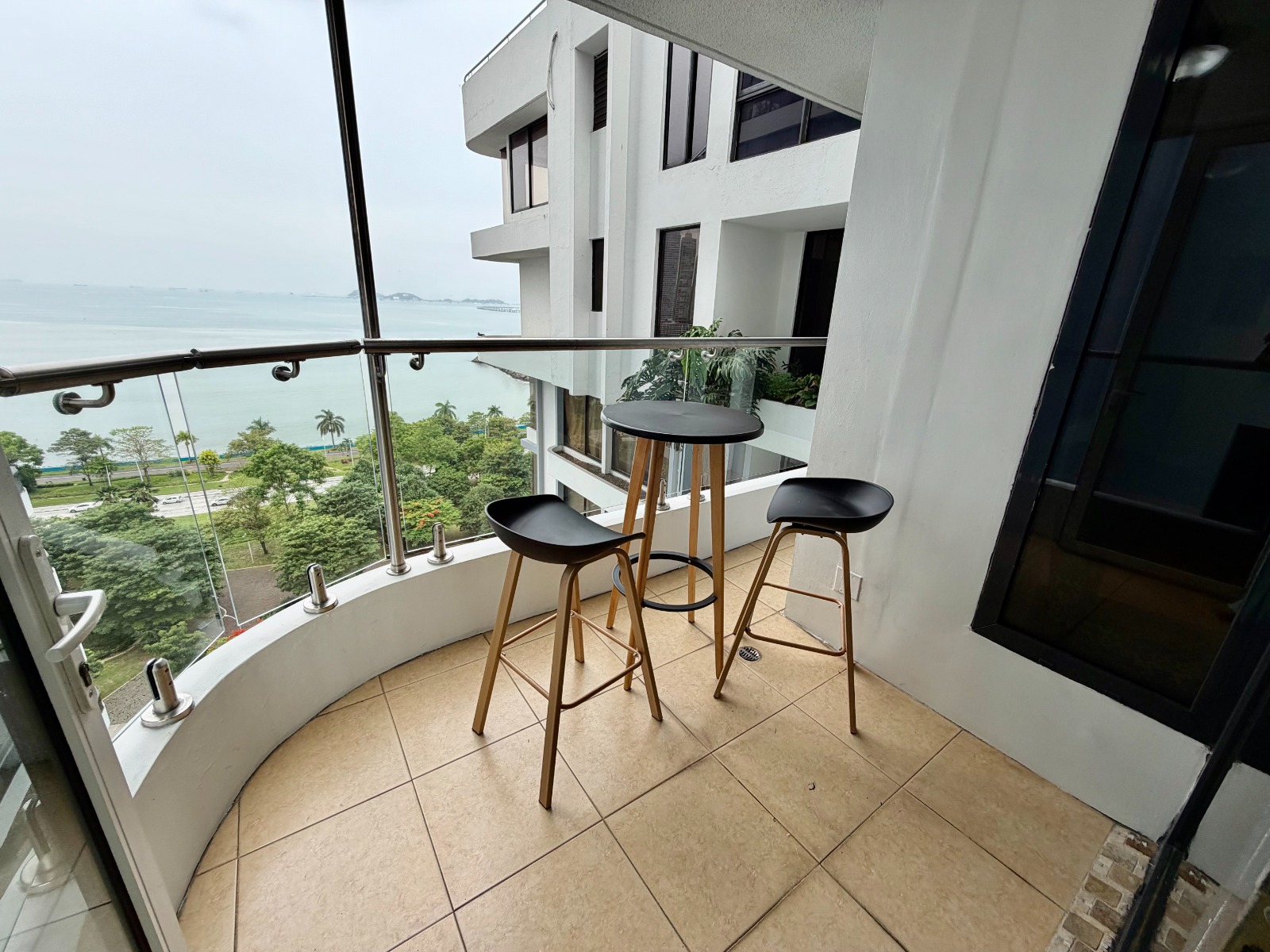 Penthouse Amoblado en La Gaviota Avenida Balboa Panamá