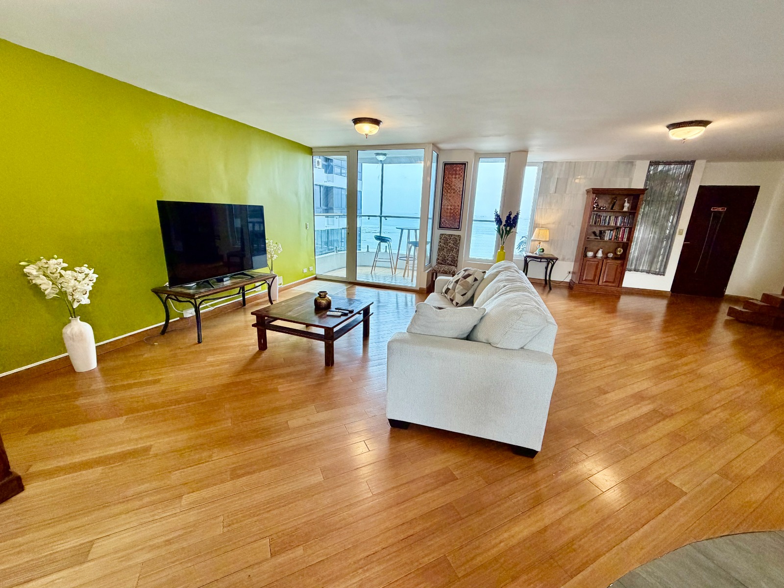 Penthouse Amoblado en La Gaviota Avenida Balboa Panamá