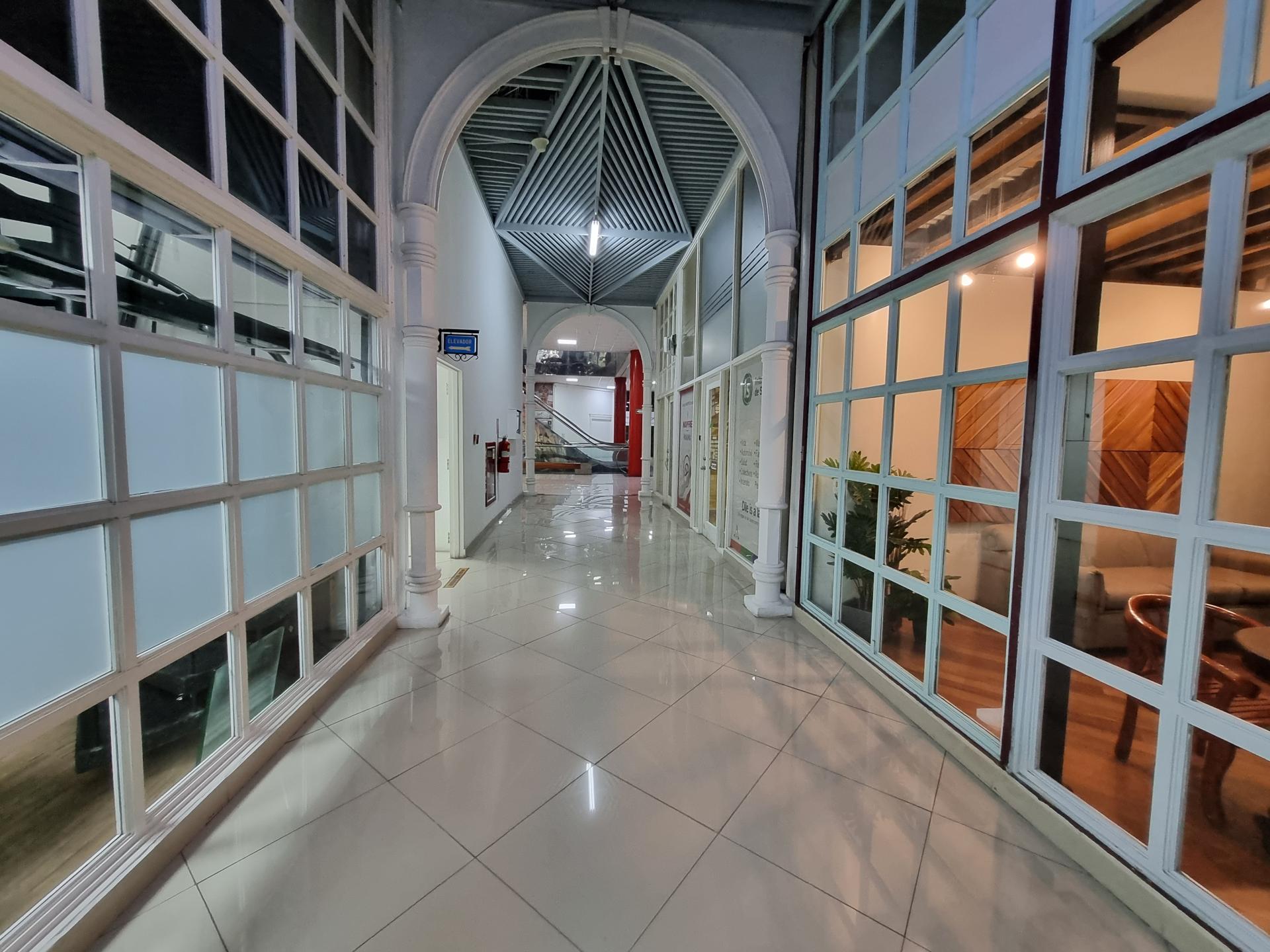 OFICINA 31 ESPACIO COMERCIAL EN UNA EXCELENTE UBICACIÓN EN PUNTA PAITILLA