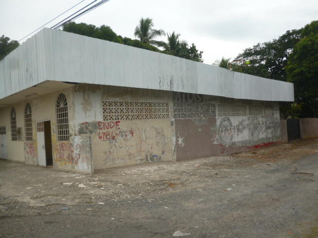 LOCAL COMMERCIAL SUR LA PANAMERICAINE A COLONCITO
