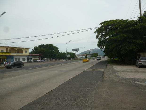 LOCAL COMMERCIAL SUR LA PANAMERICAINE A COLONCITO