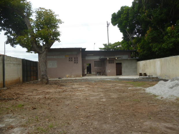 LOCAL COMMERCIAL SUR LA PANAMERICAINE A COLONCITO