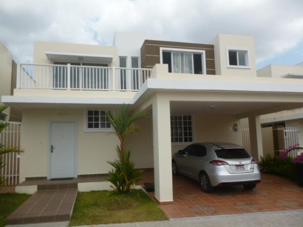 PANAMÁ CASA DE DOS PISOS EN RESIDENCIAL BRISAS POINT
