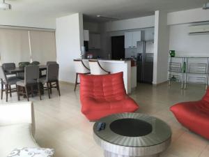 APPARTEMENT DANS LA TOUR GRAND BAY, AVE. BALBOA, PANAMA