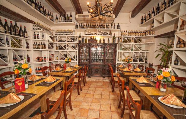 COLOMBIA, CARTAGENA DE INDIAS, ENOTECA RESTAURANTE ITALIANO.