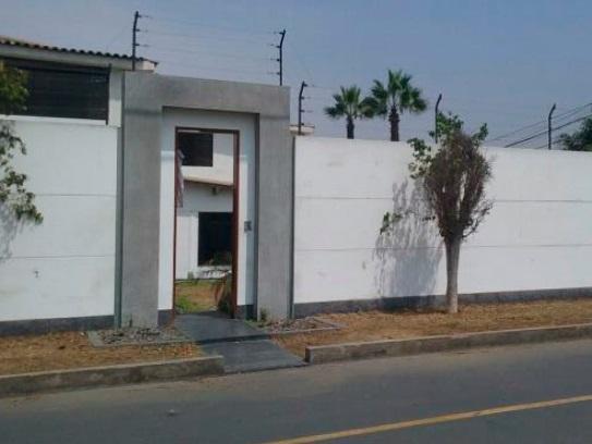 LIMA, LA MOLINA 2 STOREY HOUSE WITH POOL