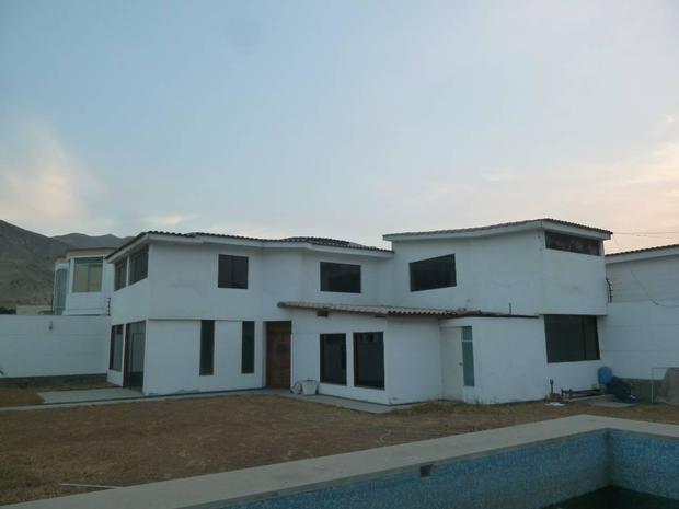 LIMA, LA MOLINA 2 STOREY HOUSE WITH POOL