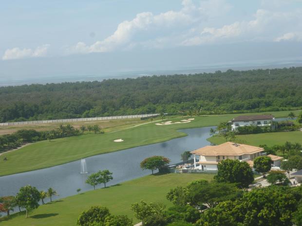 PANAMA, SANTA MARIA, APARTMENT IN PH LA VISTA, WITH VIEW OF THE GOLF COURSE.