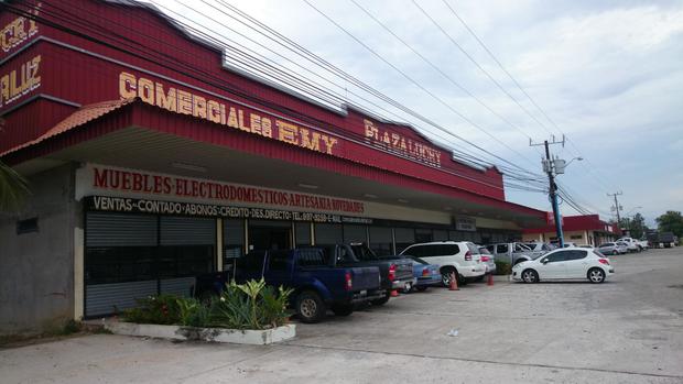 COCLE, PENONOME, COMERCIAL MALL SE VENDE A LO LARGO DE LA CARRETERA PANAMERICANA.