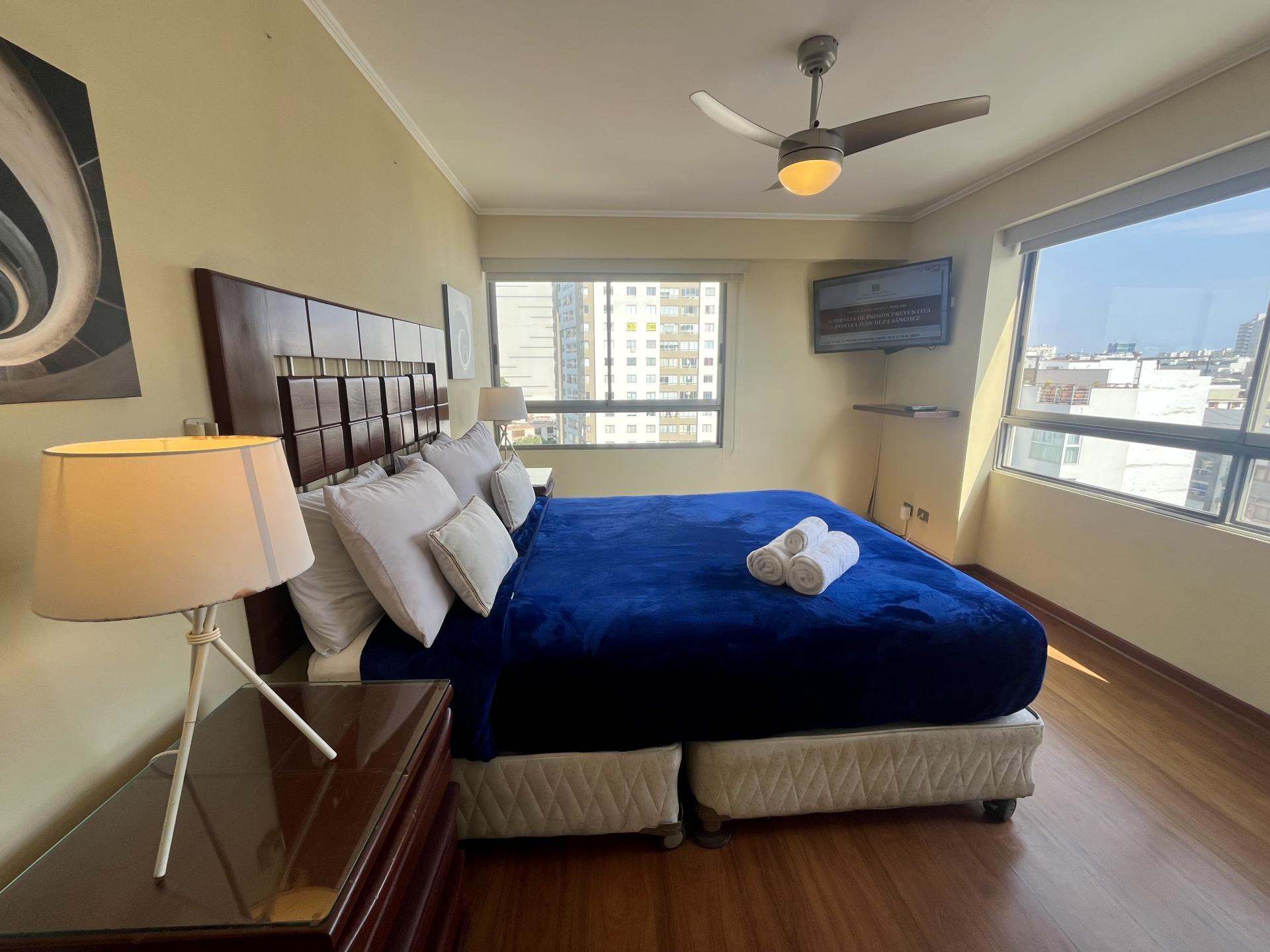 LIMA MIRAFLORES APARTAMENTO 4 HAB VISTA CIUDAD Y PARCIAL AL MAR