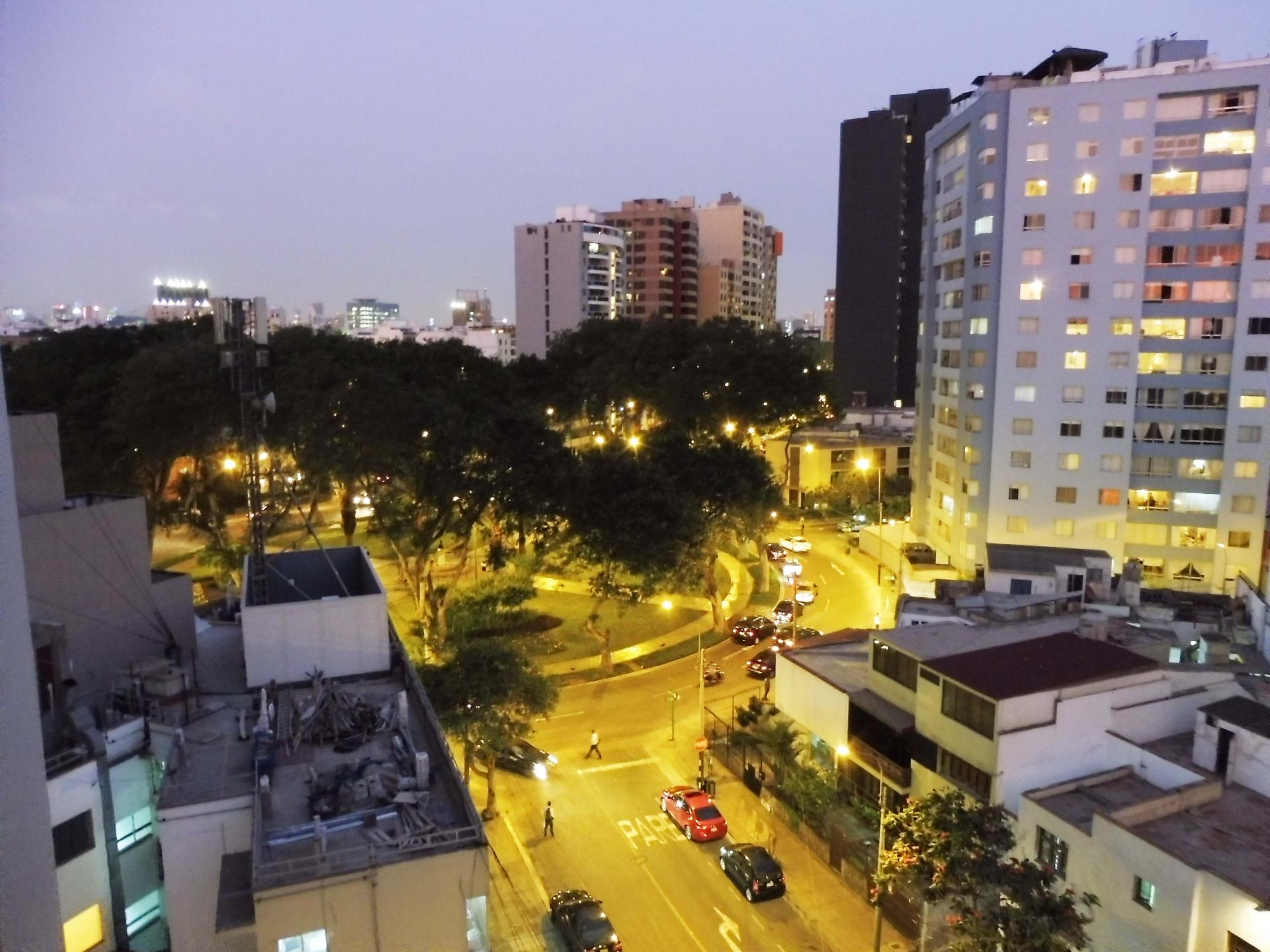 LIMA MIRAFLORES APARTAMENTO 4 HAB VISTA CIUDAD Y PARCIAL AL MAR