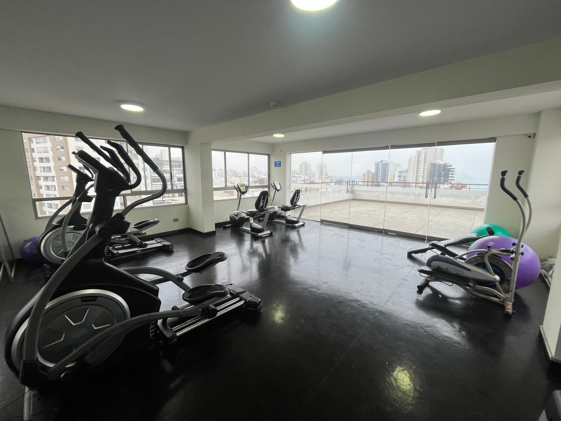 LIMA MIRAFLORES APARTAMENTO 4 HAB VISTA CIUDAD Y PARCIAL AL MAR