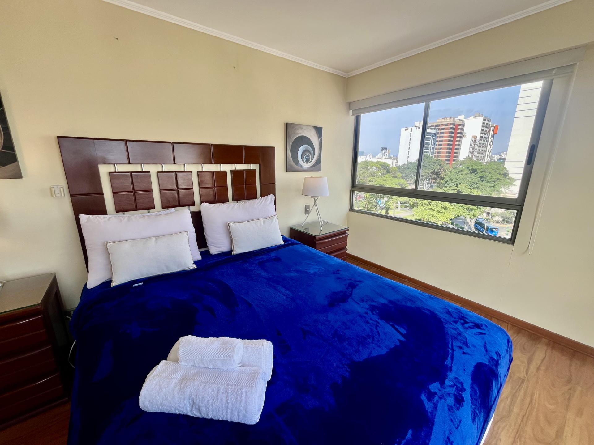 LIMA MIRAFLORES APARTAMENTO 4 HAB VISTA CIUDAD Y PARCIAL AL MAR