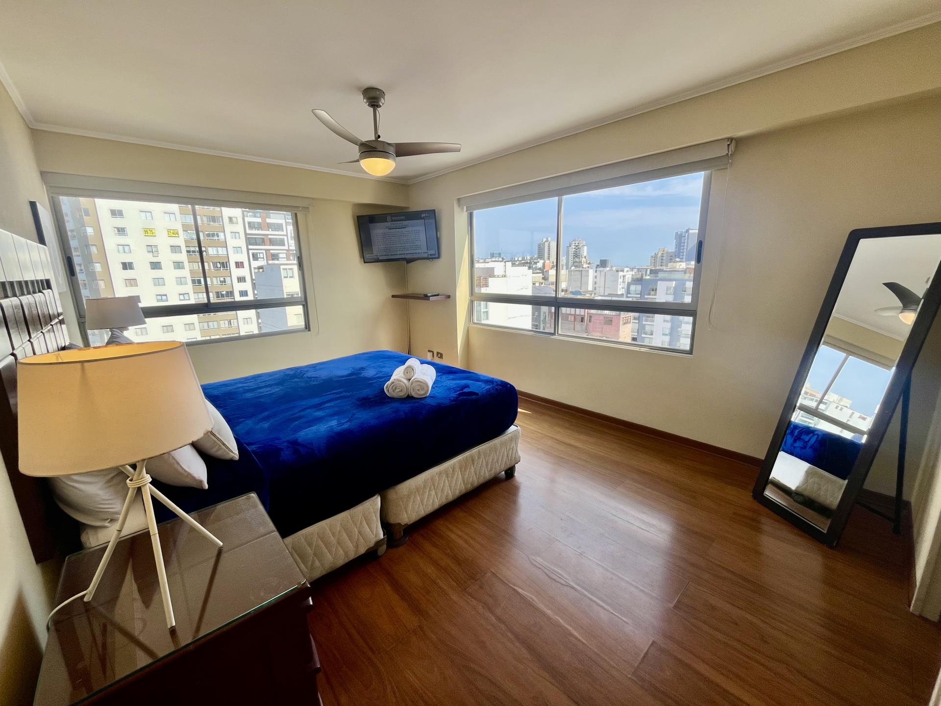 LIMA MIRAFLORES APARTAMENTO 4 HAB VISTA CIUDAD Y PARCIAL AL MAR