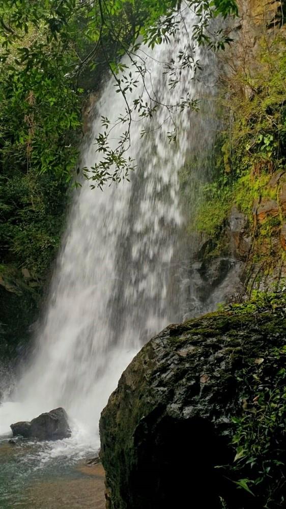 VERAGUAS, WATERFALL MOUNTAIN PROPERTY BETWEEN THE TOWNS OF SAN FRANCISCO AND CALOBRE.