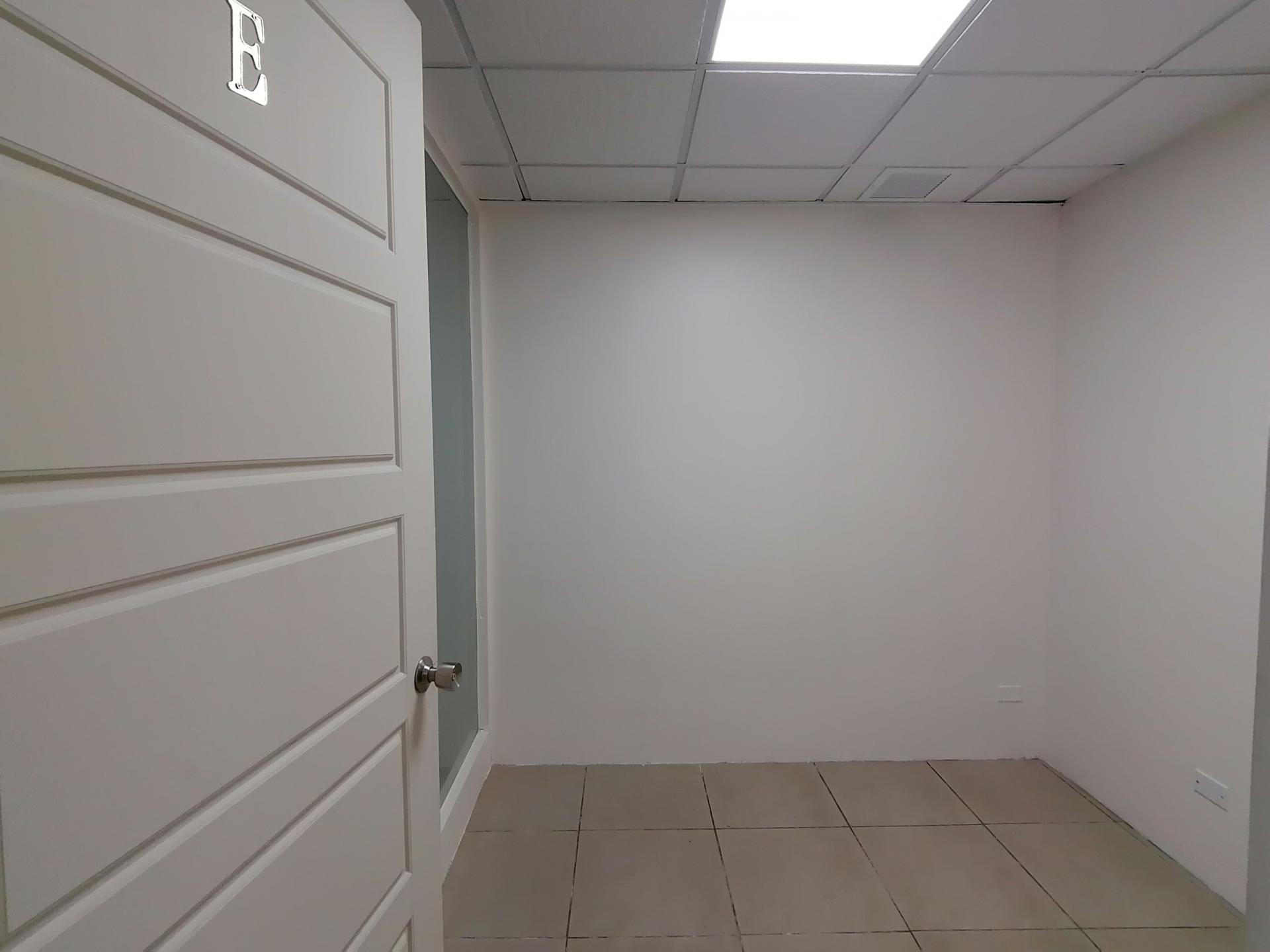 CENTRO COMERCIAL PLAZA PAITILLA OFFICE SPACE FOR RENT 6E 5,72m2
