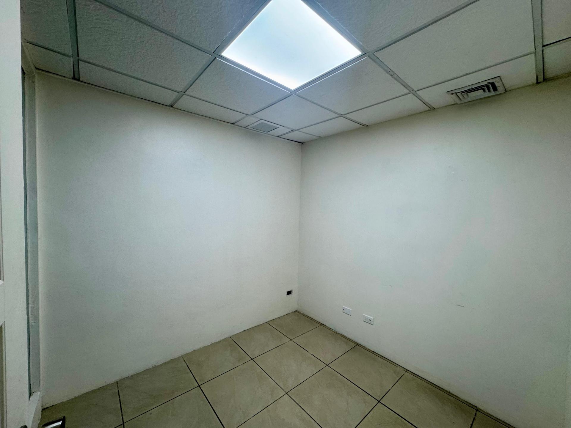 CENTRO COMERCIAL PLAZA PAITILLA OFFICE SPACE FOR RENT 6E 5,72m2