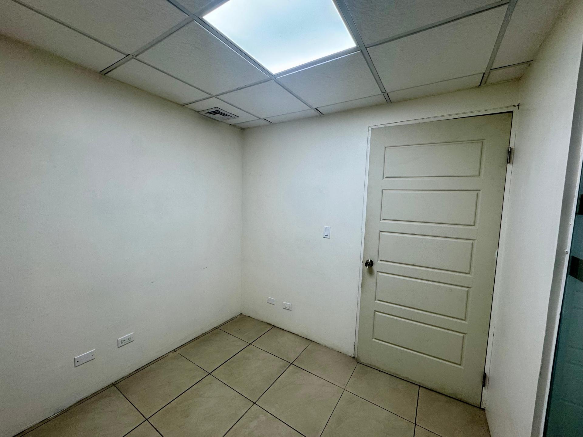 CENTRO COMERCIAL PLAZA PAITILLA OFFICE SPACE FOR RENT 6E 5,72m2