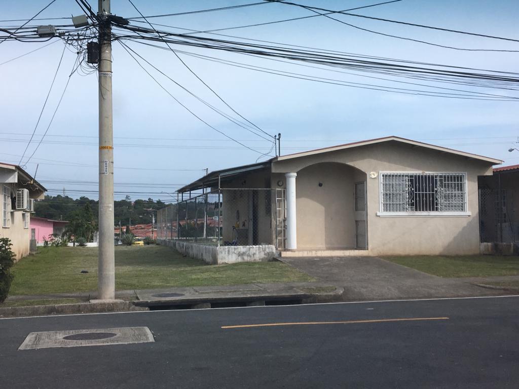 SINGLE FAMILY HOME IN COLINAS DEL SOL