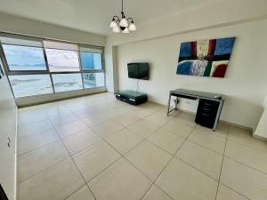 GRANDBAY TOWER, 1 BEDROOM APARTMENT FOR RENT WITH DIRECT OCEAN VIEWS