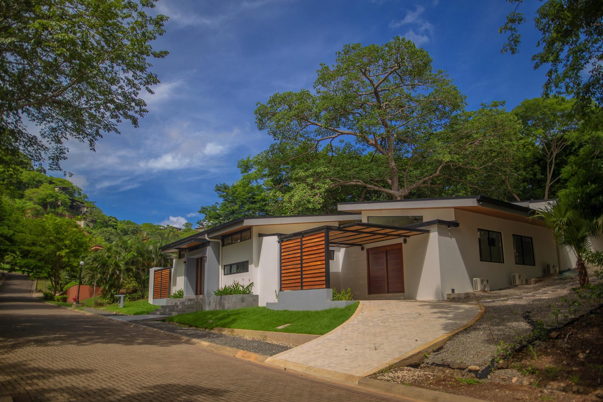 Casa Nya Tamarindo Beach Brand New Home