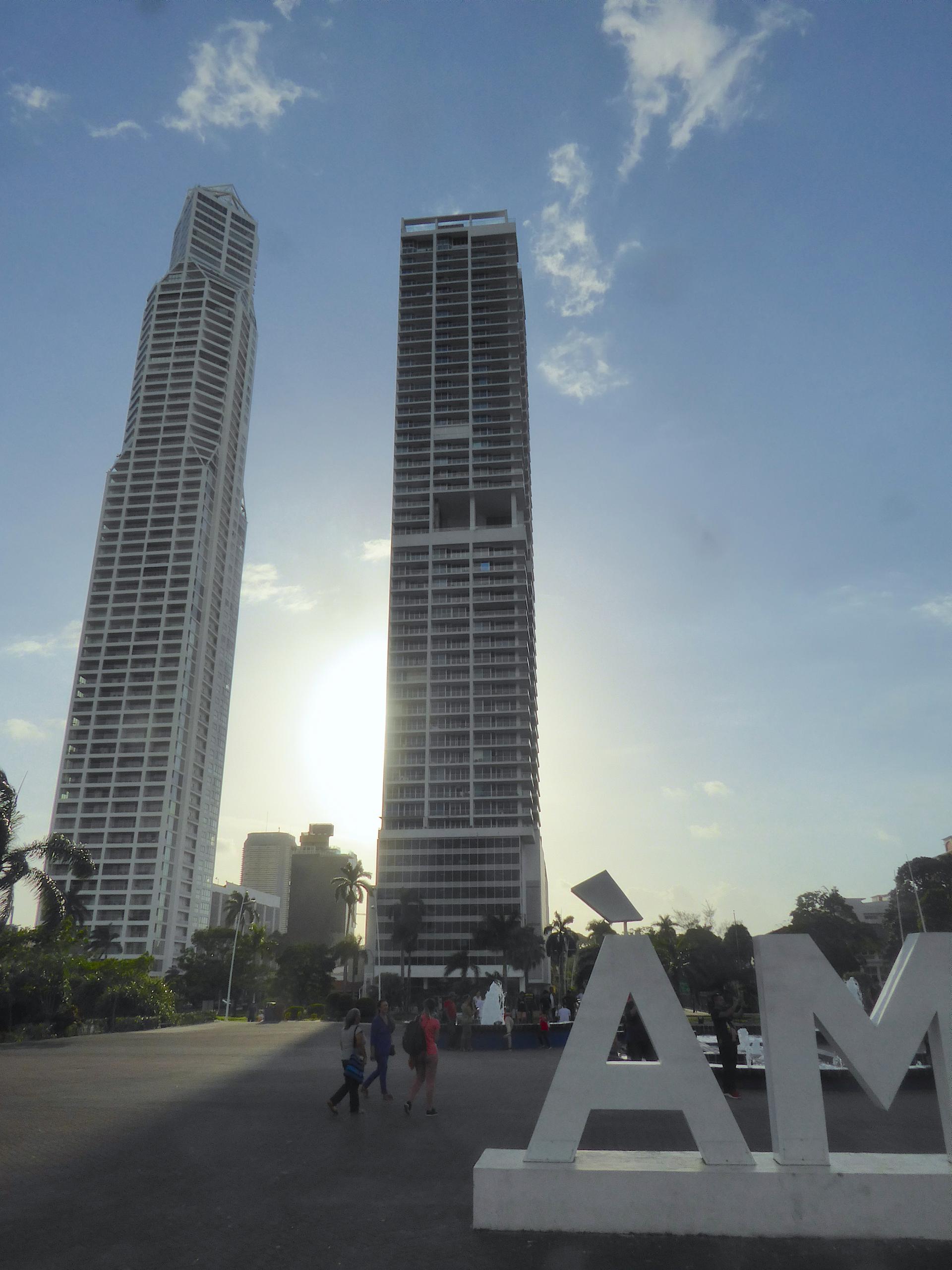DESTINY OCEAN FRONT 2 BED CONDO RENTAL