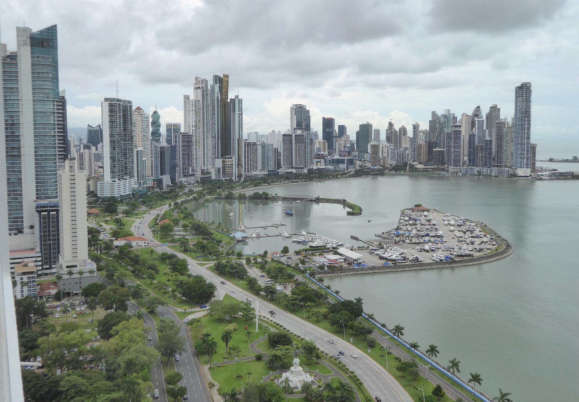 DESTINY OCEAN FRONT 2 BED CONDO RENTAL