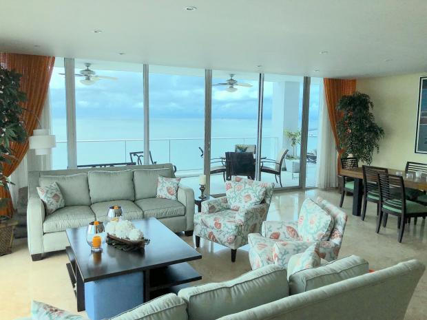 Destiny  3 dormitorios Apartamento con espectacular vista al mar.