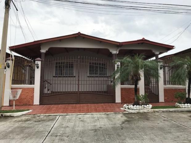 PANAMA, HOUSE LOCATED IN BRISAS DE GOLF, CITY OF PANAMA.
