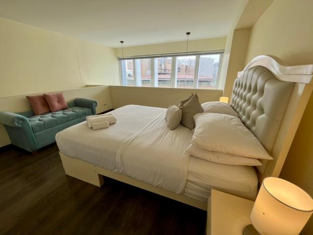 EXCELLENT DUPLEX 1 BEDROOM WITH SOUND PROOF WINDOWS