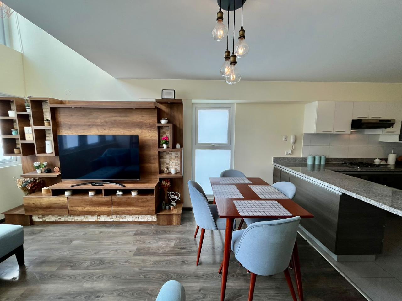 EXELENTE DUPLEX DE 1 HABITACION EN MIRAFLORES Y VENTANAS ANTIRUIDO