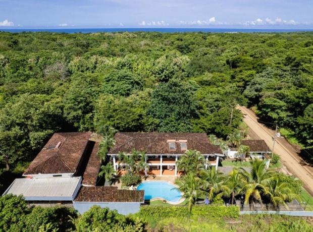 Hotel in Playa Avellanas with 1000 meters of land and 640 meters of construction