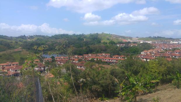 PANAMÁ, PROPIEDAD CON VISTA AL LAGO EN LAS CUMBRES, CIUDAD DE PANAMÁ.