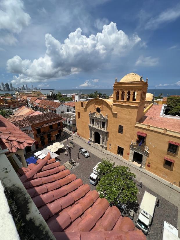 Cartagena – Plaza Santo Domingo – Extraordinary Old City two bedroom apartment – stunning views – Absolutely ‘must’ be seen!