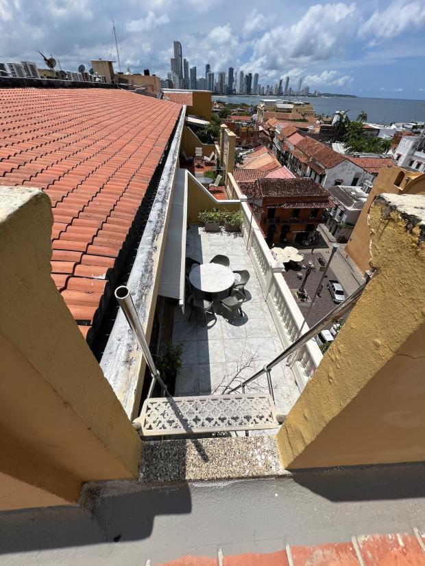 Cartagena – Plaza Santo Domingo – Extraordinary Old City two bedroom apartment – stunning views – Absolutely ‘must’ be seen!