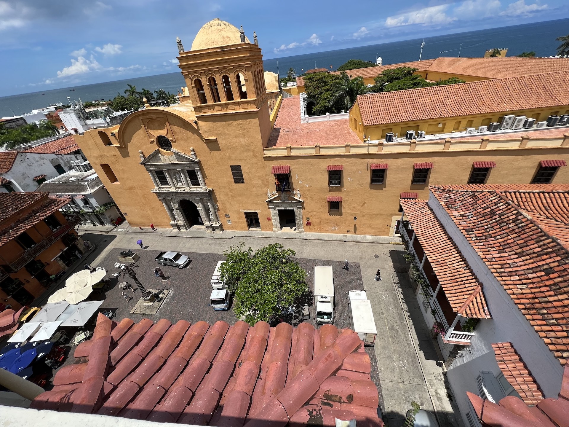 Cartagena – Plaza Santo Domingo – Extraordinary Old City two bedroom apartment – stunning views – Absolutely ‘must’ be seen!